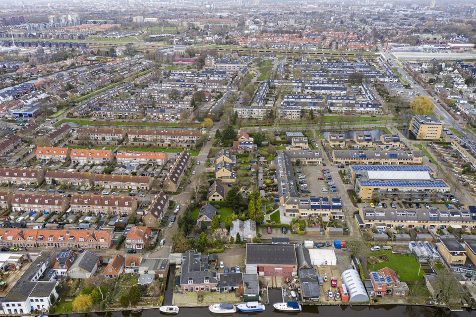 De gemeente Leiderdorp wil de Oranjewijk ’van het gas afhalen’.