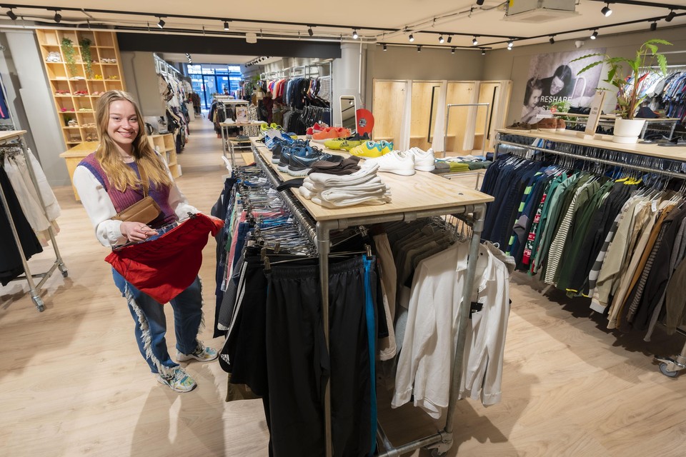 ReShare store opent de deuren in Leiden: 'Tweedehands kleding is niet muf en stoffig' |