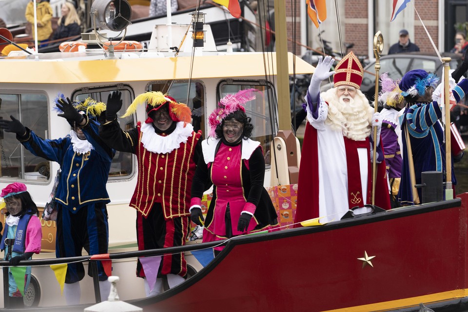 In Leiden had Sinterklaas vorig jaar al zwarte en roetveegpieten mee.